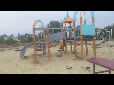 Видео: Следующая улица - уже другой район. Почему не сдесь дорогу делают?