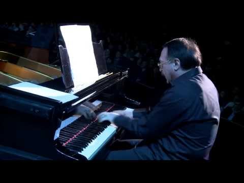 Видео: Даниил Крамер и оркестр Терема - А. Цфасман "Снежинки"
