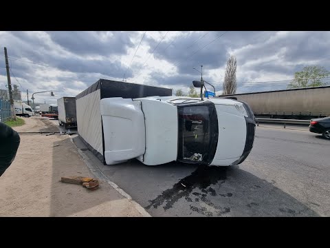 Видео: Водитель положил Газель на бок.  🤬