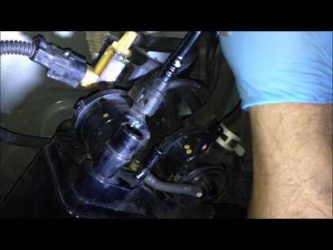 Видео: Замена адсорбера испарителя Toyota Corolla