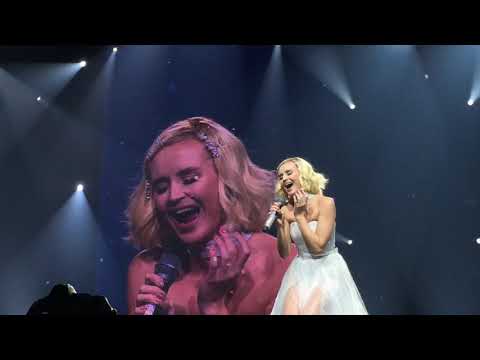 Видео: Выше головы - Полина Гагарина 29.11.2019 Шоу Обезоружена