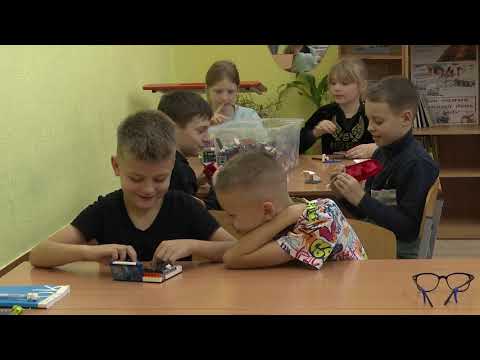 Видео: Скалолазание, интерактивные парты и экскурсии. Как проходят смены в школьных лагерях Солигорщины?