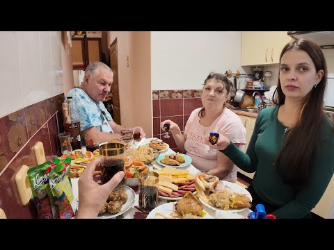 Видео: ПРАЗДНУЕМ ДЕНЬ РОЖДЕНИЯ МАМЫ.. БАТЯ НАПОИЛ СОФИЮ