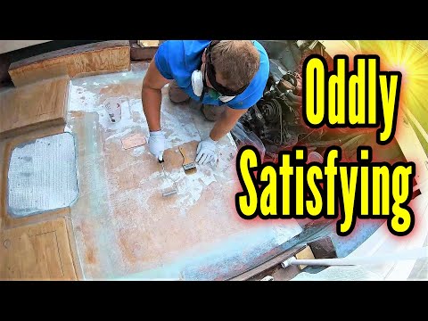 Видео: СТРАННО УДОВЛЕТВОРИТЕЛЬНЫЙ НОВЫЙ пол/палуба лодки из фанеры, покрытая стекловолокном 1708