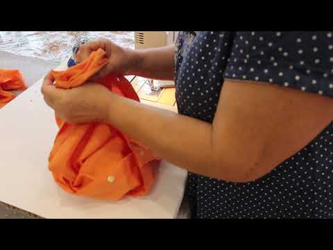 Видео: Превращение рубашки в наволочку