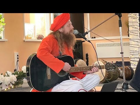 Видео: Киртан - мантра Баба нам кевалам (только имя Высшего Сознания). Baba nam kevalam Kiirtana.