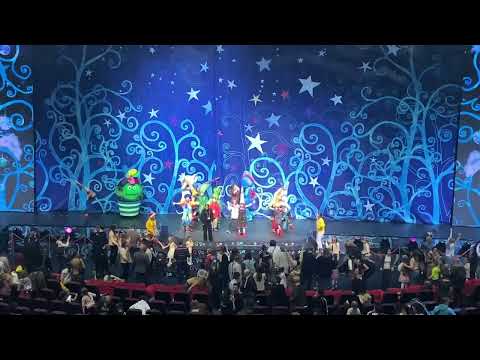 Видео: ЕЛКА ТЕЛЕКАНАЛА МУЛЬТ. МУЛЬТИМИР. Последний сеанс сказочного мегашоу.