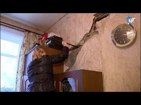 Видео: Жильцы Нехинской, 16 в панике: в доме рушится несущая стена