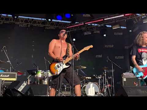 Видео: Бригадный подряд - Гитары (Live, Улетай, 16.07.22)