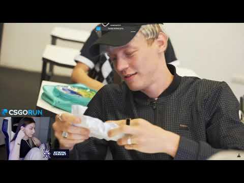 Видео: ФРУКТОЗКА СМОТРИТ - ОТВЕТЬ НА ВОПРОС И ПОЛУЧИ 1000$! СТРИМЕРЫ ОТВЕЧАЮТ НА ШКОЛЬНЫЕ ВОПРОСЫ / ЧАСТЬ 2