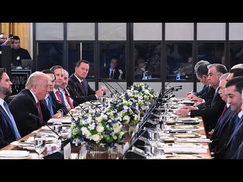 Видео: Эмомалӣ Раҳмон бо Доналд Трамп дар зиёфати корӣ