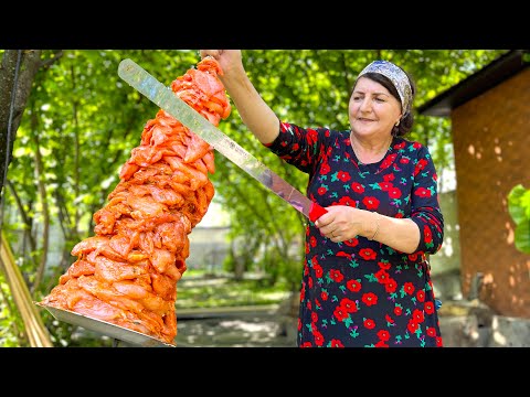 Видео: Домашний куриный донер-кебаб, приготовленный на костре. Еще вкуснее с хлебом из дровяной печи