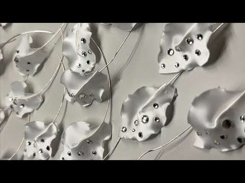 Видео: Цветы из лент.   Ribbon flowers 🌺