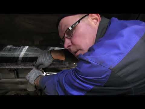 Видео: Замена трапеции стеклоочистителя (дворников)