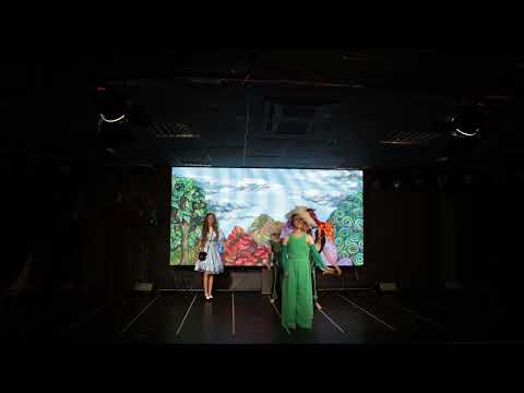 Видео: Спектакль Алиса в Зазеркалье