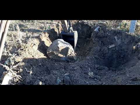 Видео: Самодельныый прицепной миниэксковатор  Работа