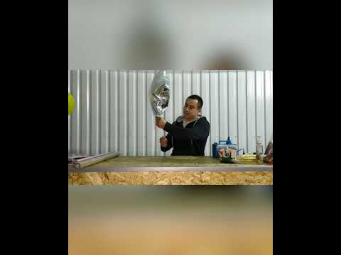 Видео: Как не терять гелий , если фольгированный шар оказался бракованным.