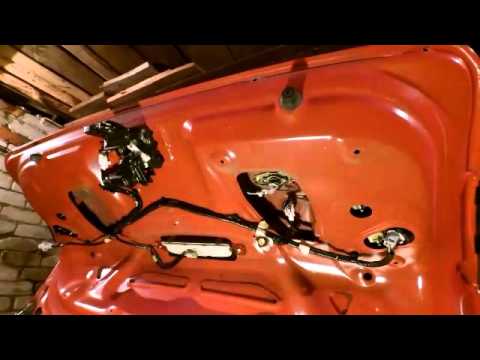 Видео: ремонт кнопки багажника Mazda 3 2006 г