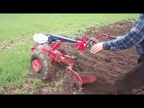 Видео: МТЗ-09Н вспашка плугом в РАЗВАЛ!