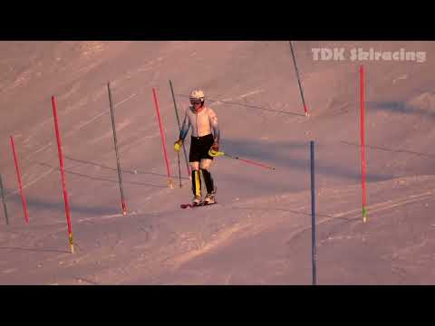 Видео: Современная горнолыжная техника  Карвинговый(резаный поворот) Спортивная техника