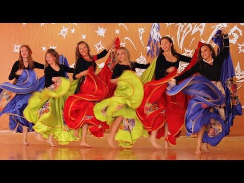 Видео: Самая зажигательная цыганочка от старшеклассниц!