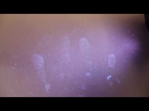 Видео: Источник экспертного света Светоч-К365. Выявление следов рук.