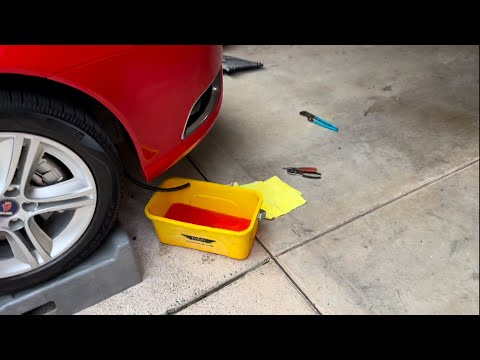 Видео: Saab 9-3 Aero XWD 2009 года — промывка охлаждающей жидкости, очень просто!