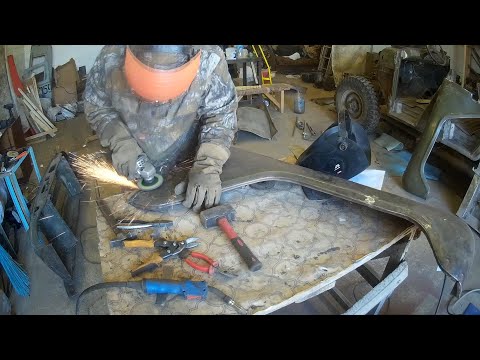 Видео: Восстановление крыльев и опоры под аккумулятор + установка водительской двери, УАЗ 469