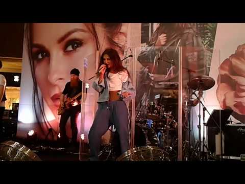 Видео: Nyusha / Нюша - Ночь (@Live, ТЦ Атриум, Москва)