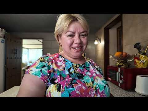 Видео: Собрались со всей семьёй.Вот поэтому она не хочет возвращаться домой .