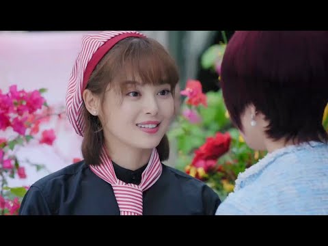 Видео: Богатая пара на вечеринке неожиданно находит на стене дочь, потерянную 20 лет