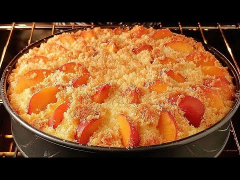 Видео: Каждая швейцарская бабушка печёт этот пирог летом! Влажный и фруктовый.