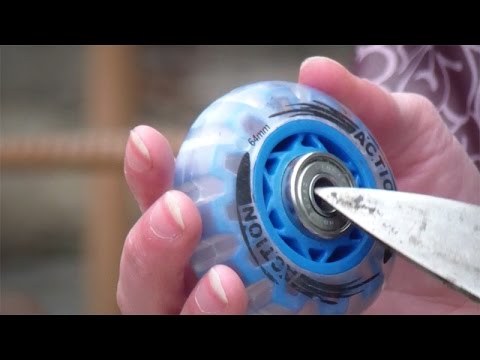 Видео: Уход за роликовыми коньками: разбираем и чистим подшипники, меняем колеса