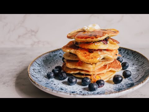 Видео: Панкейки с черникой | Американские рецепты