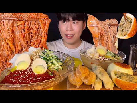 Видео: SUB) Корейская еда острая холодная лапша и пельмени с креветками мукбанг asmr
