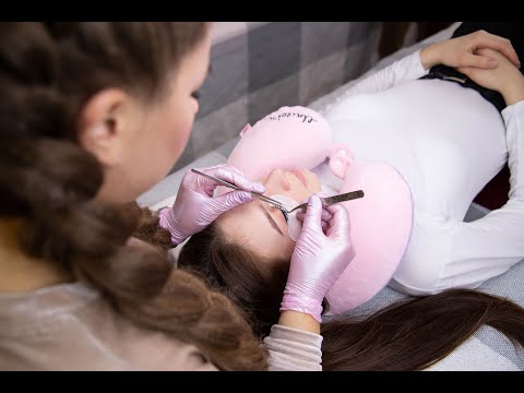 Видео: Наращивание ресниц. Часть 2.1 Рассказываю как работаю с клеем. Быстрый клей Марвел, медленный клей