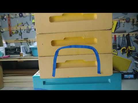 Видео: Как устанавливать Изолятор в Улье, все модификации#пчеловодство#пасека#изоляцияматок#малыхин#миленин