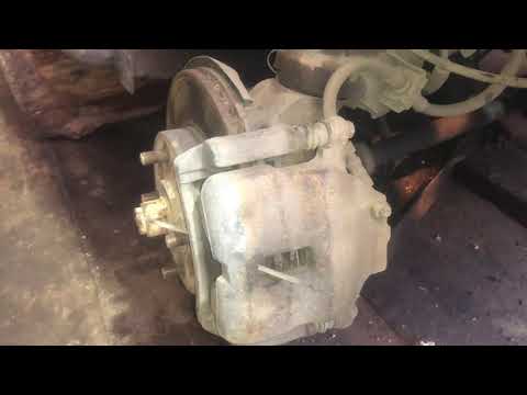 Видео: Гремят суппорта на автомобиле? Решение проблемы за 5 минут