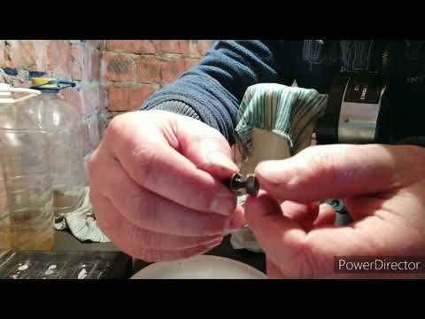 Видео: Дизель троит дымит при запуске. Ремонт форсунок дизеля. Холодный запуск Лянча Тема 2.5 турбо дизель.