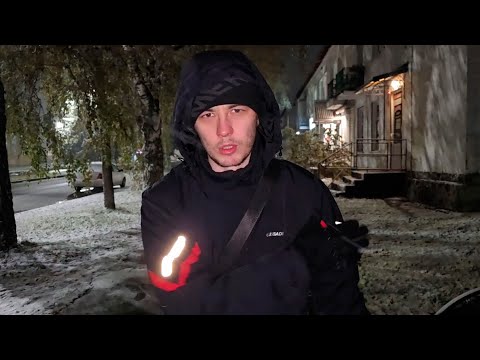 Видео: КЛЕЮ СВЕТЯШКИ НА КУРТКУ😀