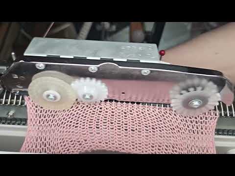 Видео: почему сброс петель при наборе на вязальной машине silver reed 5 класс и как это исправить