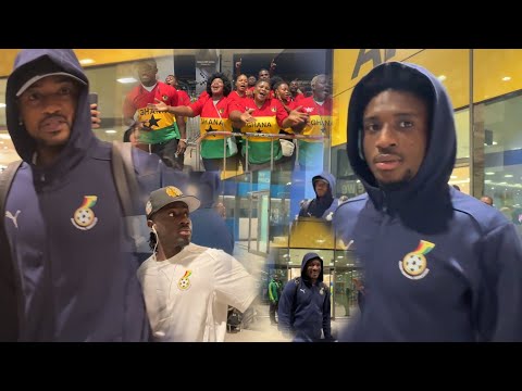 Видео: Огромная толпа приветствовала Black Stars в аэропорту после победы над CAR со счетом 5:0 в отборо...