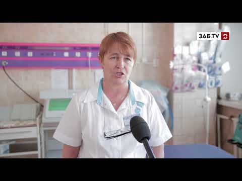 Видео: 3х-килограммового малыша лечат в инфекционной больнице от пневмонии