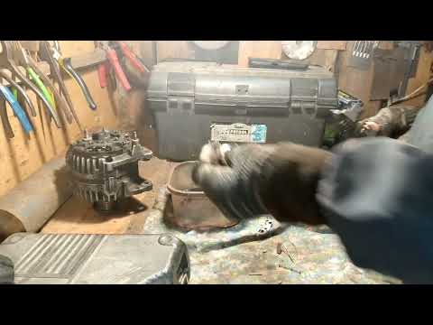 Видео: ЛЮДИ ИЗ НАРОДА 043  ФОЛЬКСВАГЕН Т4 2.4 ДИЗЕЛЬ ЗАМЕНА ЩЁТОК ГКНЕРАТОРА