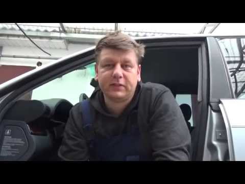 Видео: Audi a6 c4 Демонтаж и промывка сот радиатора кондиционера