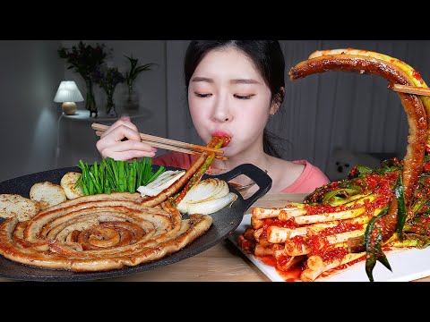 Видео: ASMR MUKBANG | ЛЕГЕНДАРНОЕ КОМБО 🔥 Острые листья чеснока, кимчи и говяжьи кишки на гриле (Гопчанг)