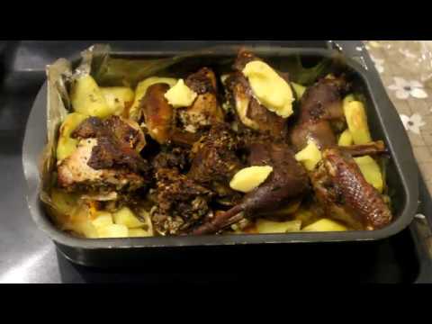 Видео: Цесарка с картошкой в рукаве.