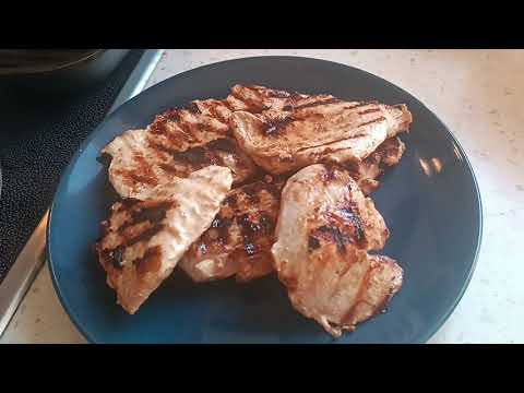 Видео: Пуешки гърди мариновани изключително крехки. Много лесно се приготвят и стават много вкусни