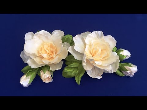 Видео: Ribbon flowers.Gardenia/Flores de cintas.Gardenia/Цветы из лент.Гардения