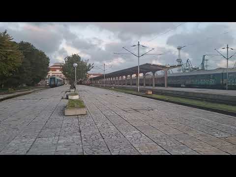 Видео: БВ 8632 с локомотив Шкода 44 138 заминава от Варна за Пловдив